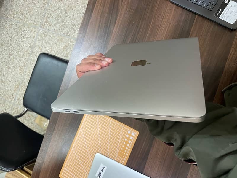 Apple Macbook Pro 2019 13 inch Touch Bar 6