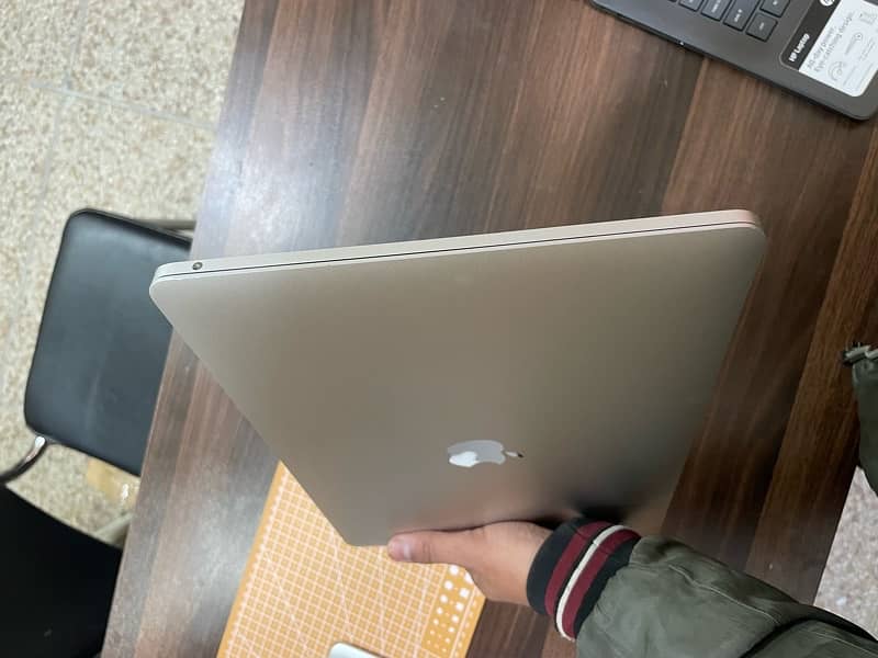 Apple Macbook Pro 2019 13 inch Touch Bar 7