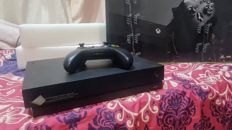 xbox 1X 1tb with box and 1 original controller 0