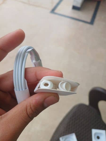 Apple Airpods Second generation 3