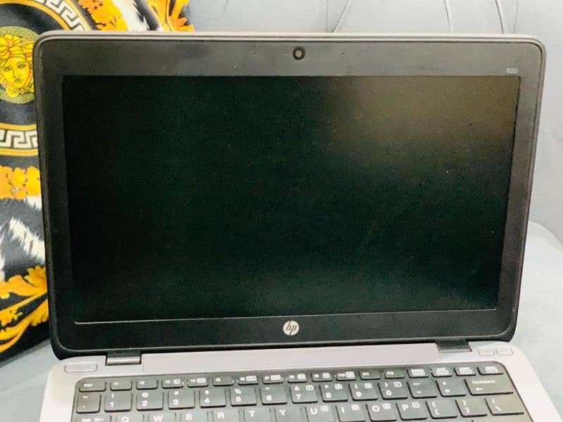 HP EliteBook 820 1