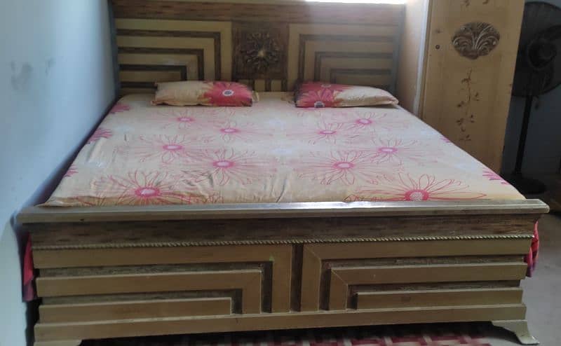 Full large size bed set /Complete bedset urgent sell 1