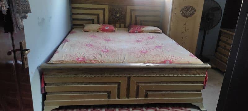 Full large size bed set /Complete bedset urgent sell 16