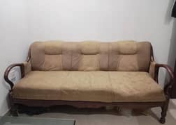 5-Seater Sofa Set for Sale - Good Price, Little Wear and Tear.