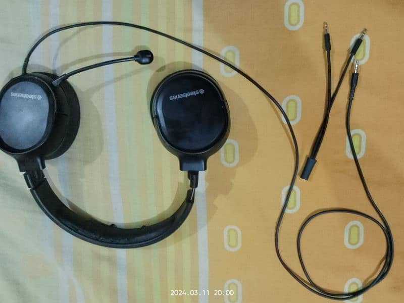 Headphone Headset For Gaming. Steel Series Arctics 1. 1