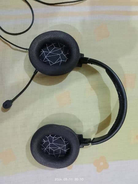Headphone Headset For Gaming. Steel Series Arctics 1. 3