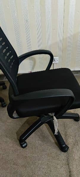 Office Adjustable wheel Chair. 2