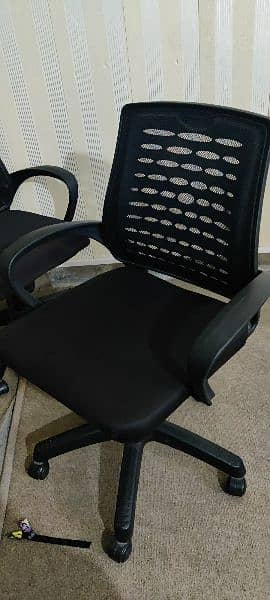 Office Adjustable wheel Chair. 3