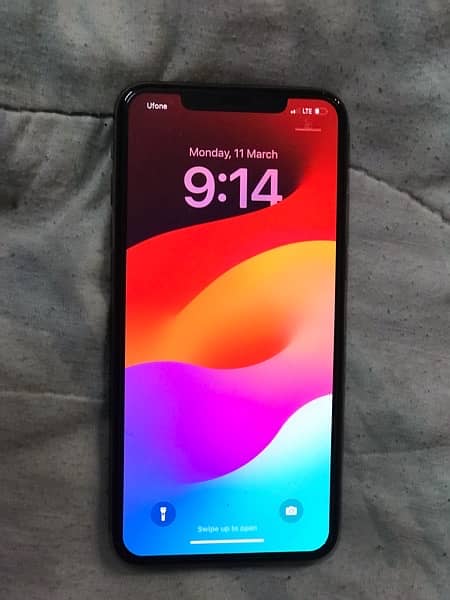 iPhone XSmax 256 gb pta approved golden color 2