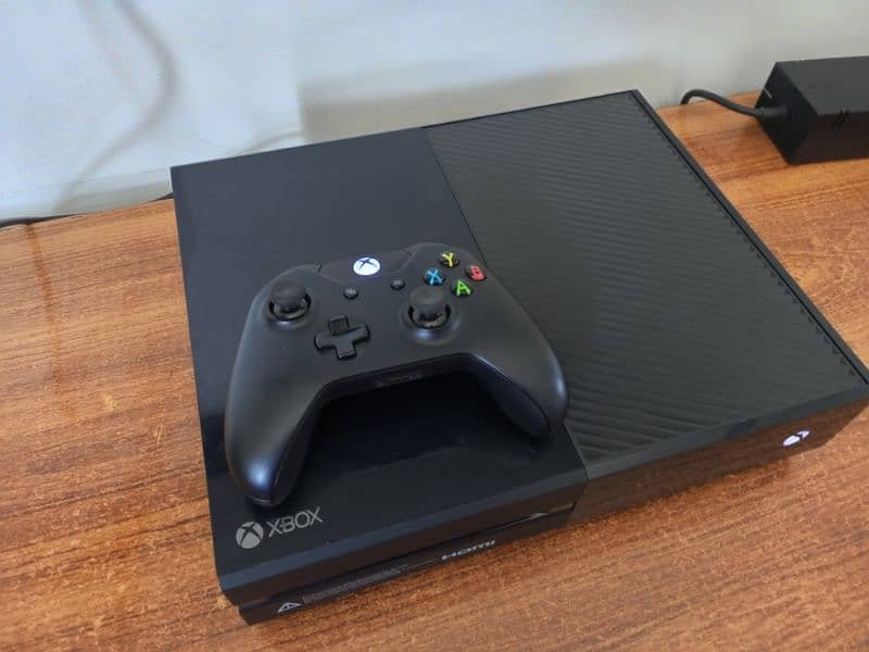 Xbox one 500gb very good condition with 8games 3