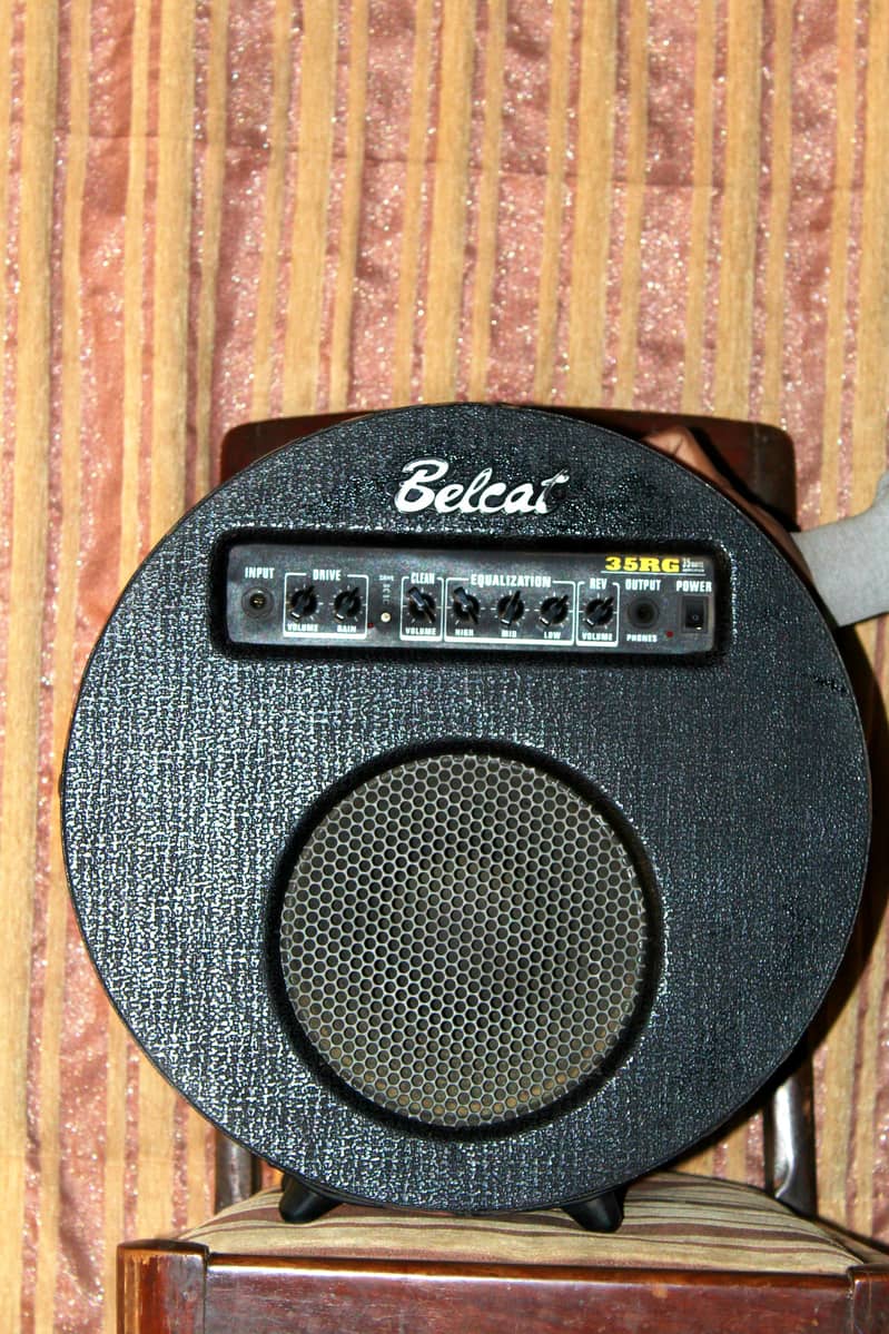 Belcat 35B 35watts BASs Amplifier. . 0