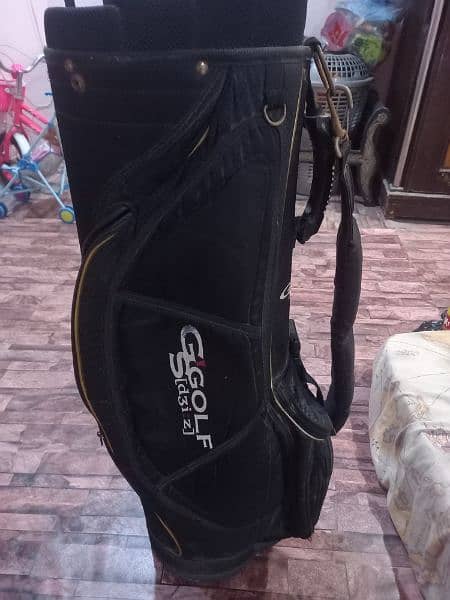 that is good condition and have three original golf balls i 2