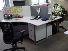 3 person modern workstation in pristine condition.