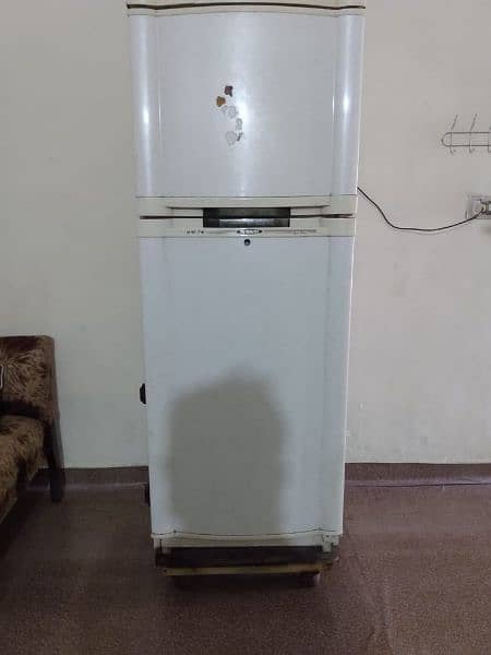waves company Fridge for sale running condition 0