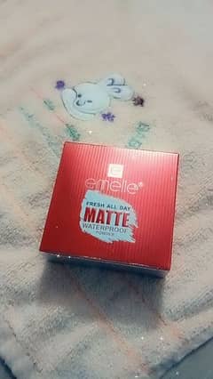 emille Face compact 0