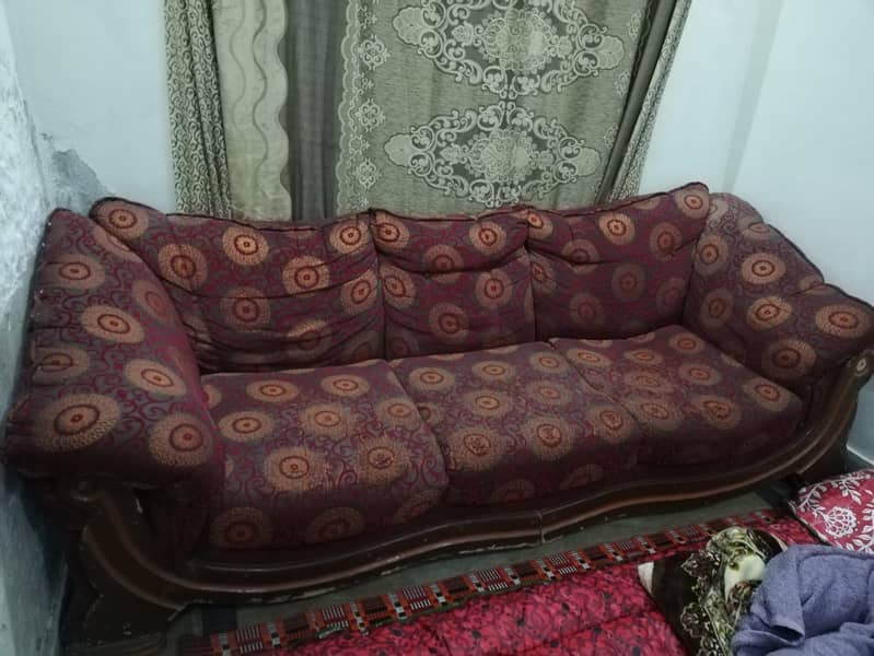 1+2+3 sofa set for sale. Jambo size with heavy wood. 1