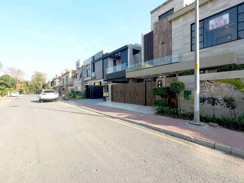 10 Marla Ultra Classic House For Sale Bahria Town Lahore 4