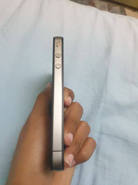 iphone 4s 10 by 10 condition with chargernon non pta approved 5