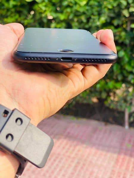 Iphone 7-Plus 128GB PTA Approved 8