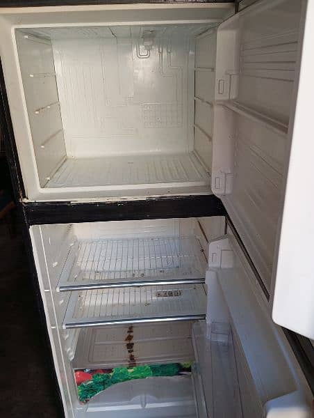 fridge is in working condition 100% 1