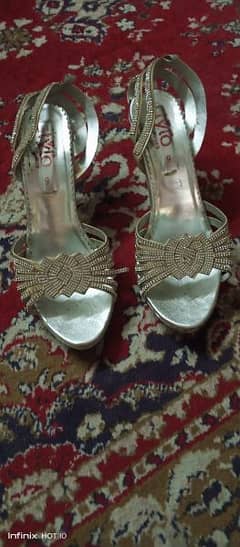 fancy heels one pair 1000 rs me sirf