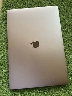 MacBook pro 2018 15” 0