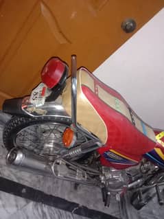 I am selling a motorcycle Honda 125 CHKwal no  very good condition