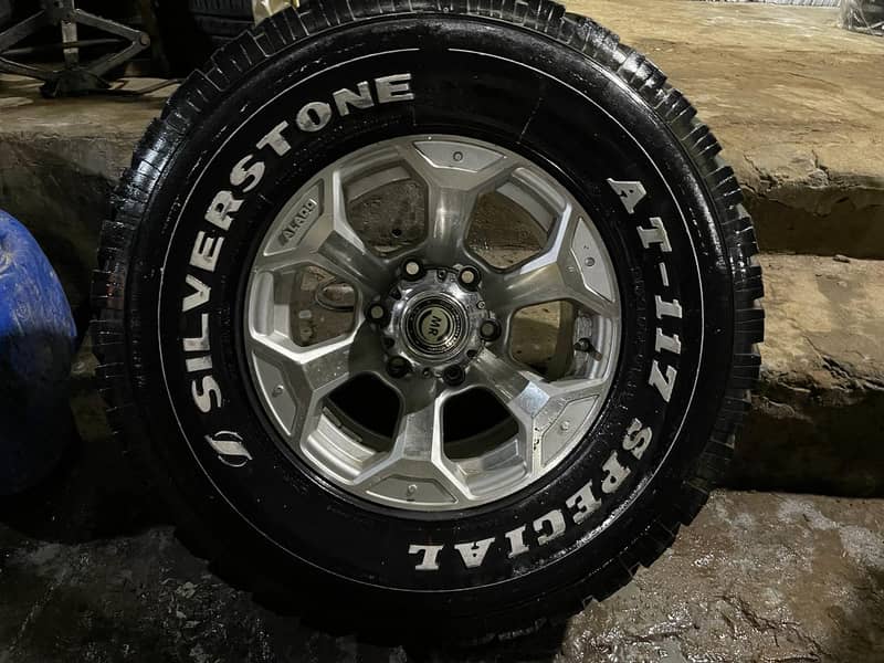 Jeep tyres monster look with expensive rims 6