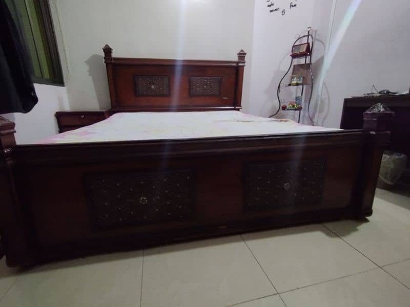 BED WITH MATTRESS AND ONE SIDE TABLE 2