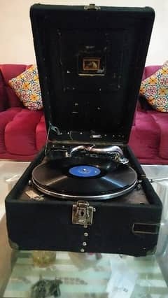 old antique HIS MASTER VOICE gramophone 0