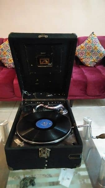 old antique HIS MASTER VOICE gramophone 1