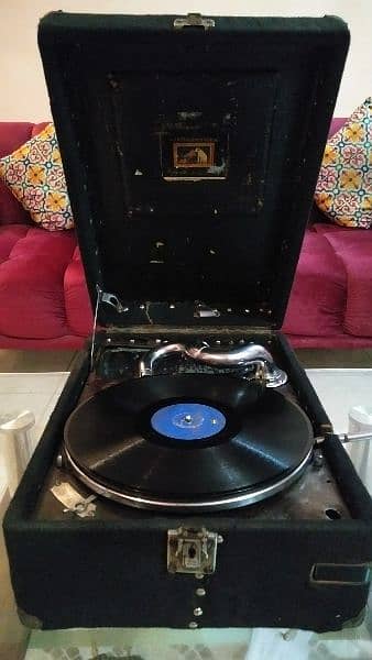 old antique HIS MASTER VOICE gramophone 2