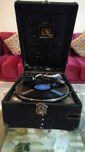 old antique HIS MASTER VOICE gramophone 3