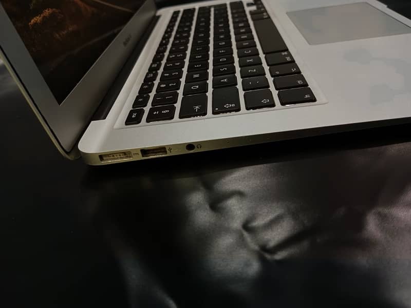 MacBook Air 2014   8gb ram 256 ssd 5