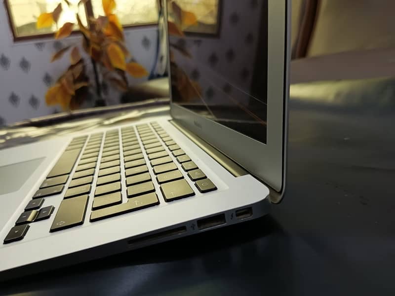 MacBook Air 2014   8gb ram 256 ssd 6