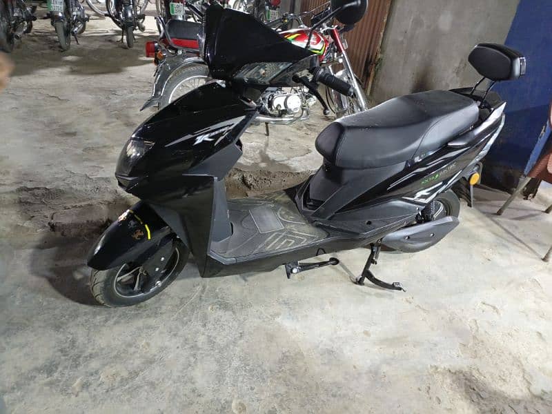 petrol and electric scooty available contact at 03004142432 0