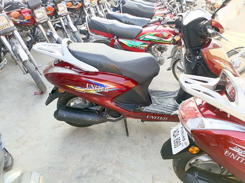 united scooty available contact at**03004142432** 9