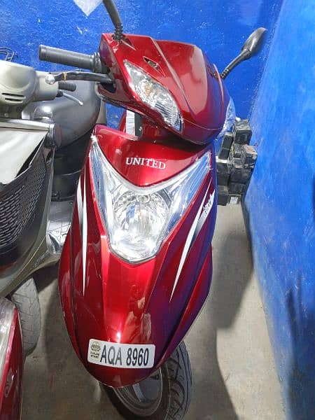 united scooty available contact at**03004142432** 14