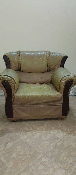 Sofa Set 5 seater Urgent Sale 1