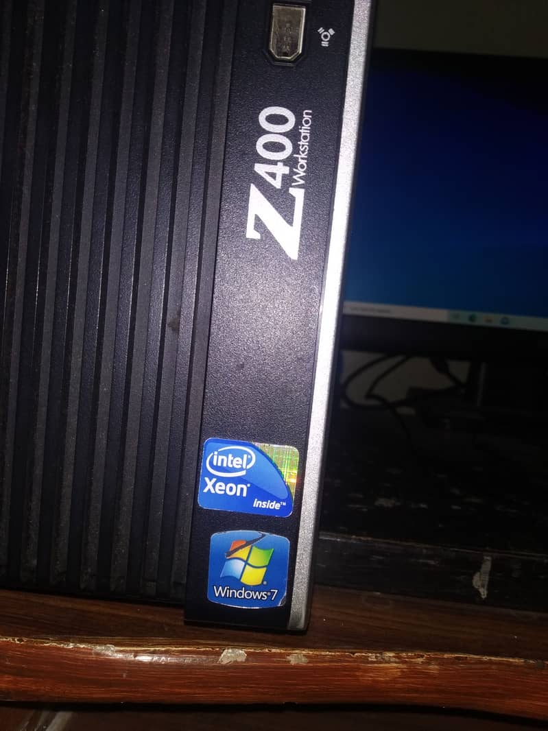 Hp Xeon Z400 deckstop computer with lcd 4