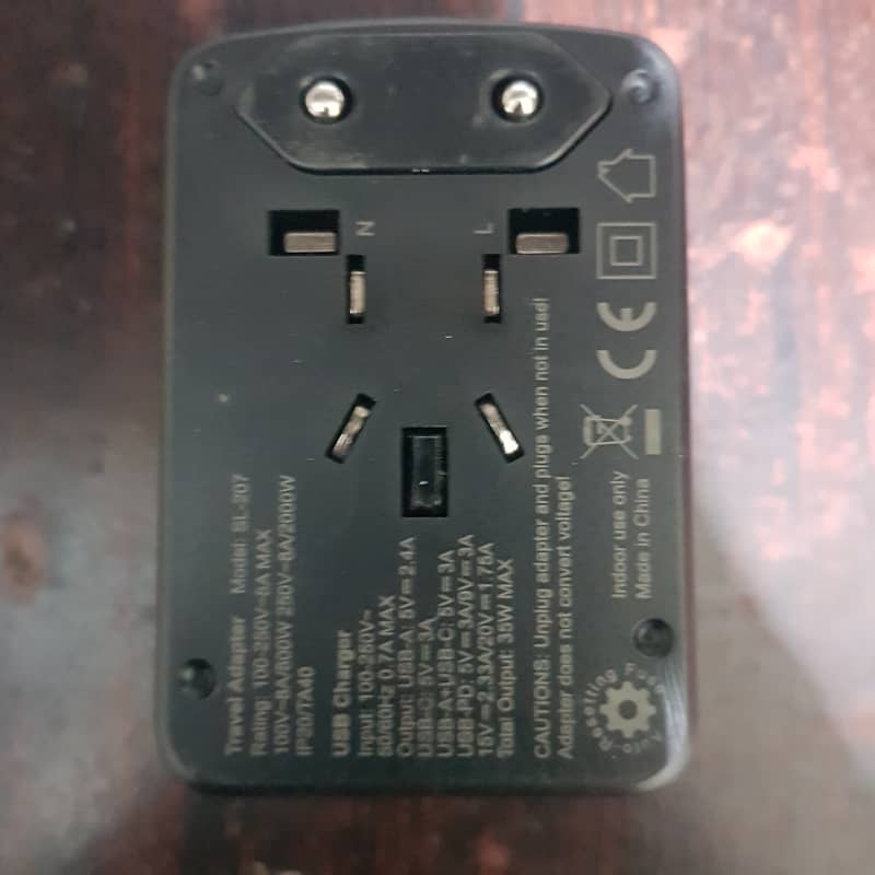 35 watt pd universal travel adopter 1