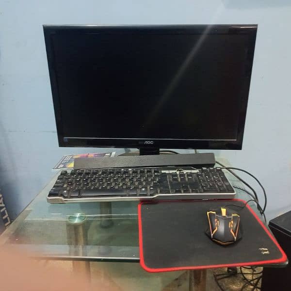 Computer with accessories 4