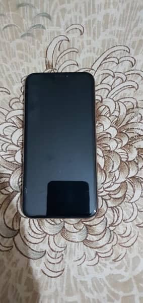 iPhone Xs (Gold) 1