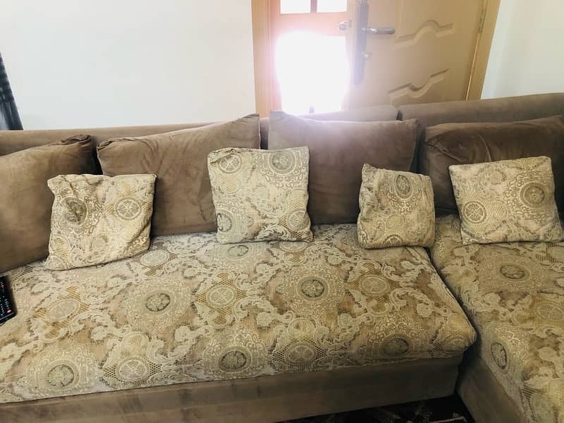 L-shape sofa 0