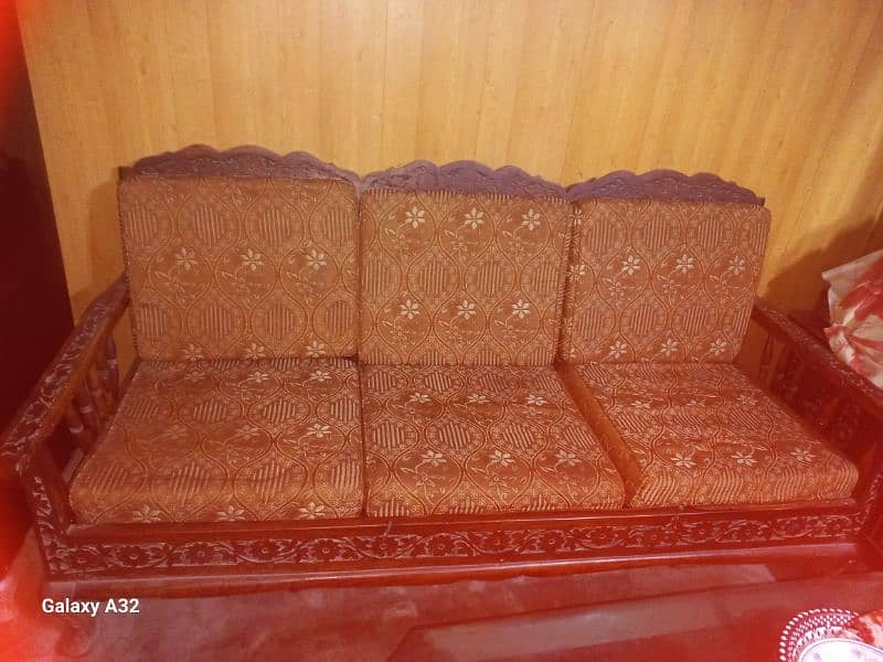 3 seater sofa excellent condition original wood 0