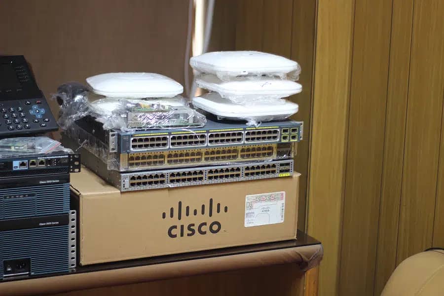 Cisco Router Switch 2960 3560 3650 3750 PoE Giga Nexus Available. 6