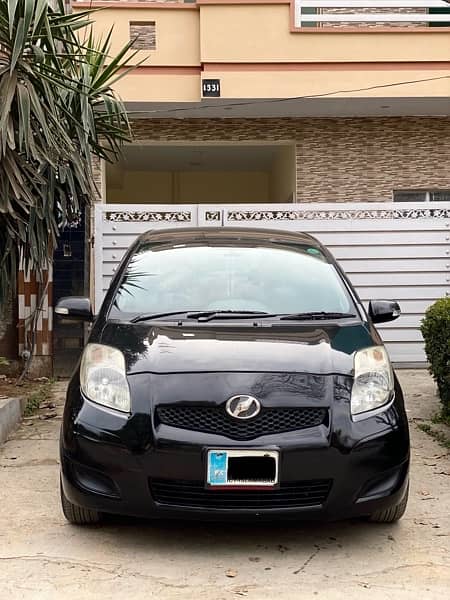 Toyota Vitz F 1.3  (push start, Top of the Line) 1