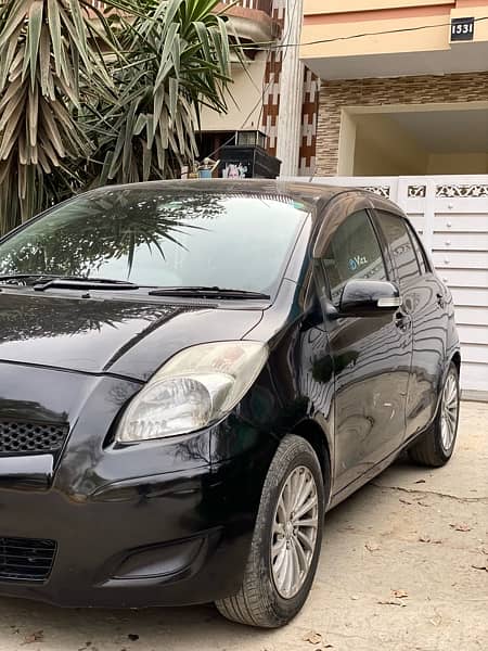 Toyota Vitz F 1.3  (push start, Top of the Line) 4