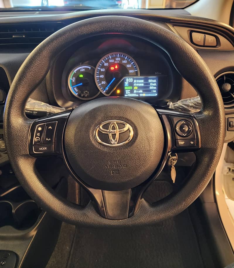 Toyota Vitz Hybrid F 1.5 2017 - 0333-8882154 ( Call & whatsupp ) 2