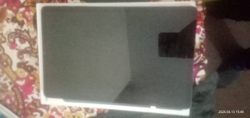 New tablet 10 by 10 condition only use 1 month 0